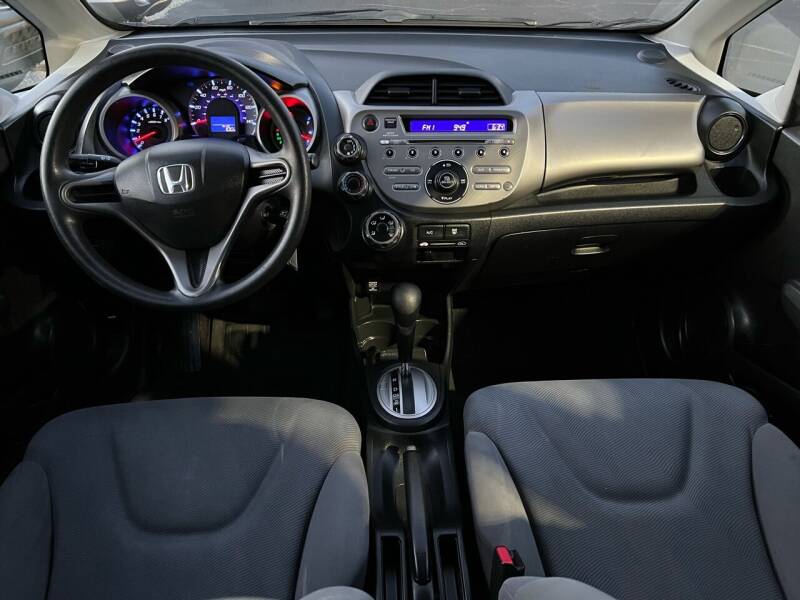 2009-honda-fit-base-4dr-hatchback-ddd5a