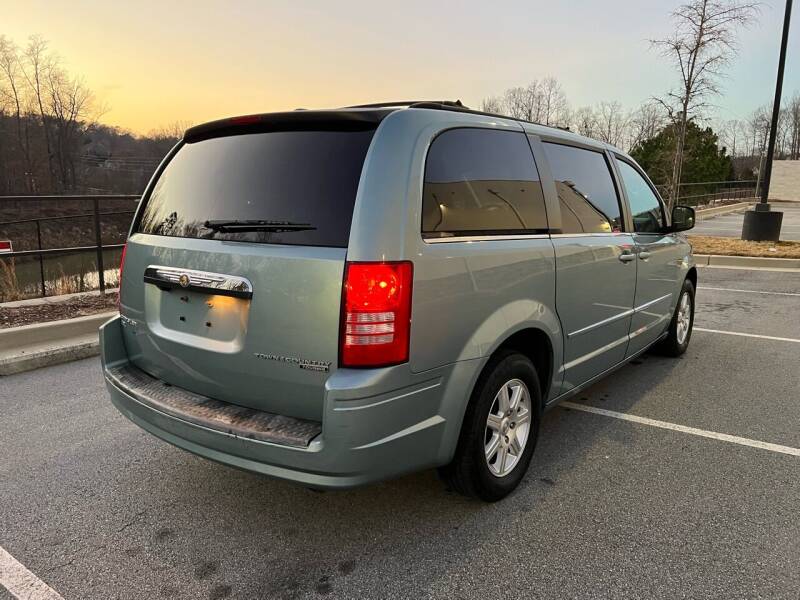 2010-chrysler-town-and-country-touring-plus-4dr-mini-van