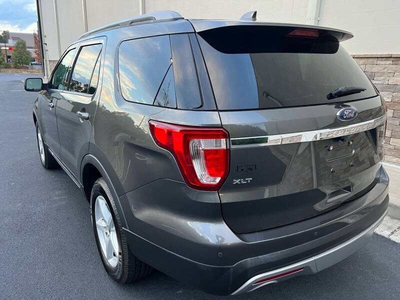 2017-ford-explorer-xlt-awd-4dr-suvas