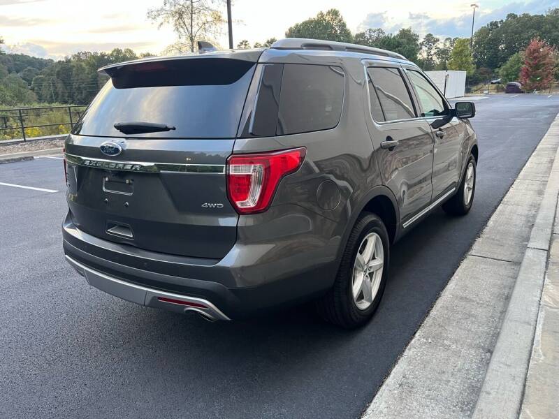 2017-ford-explorer-xlt-awd-4dr-suvs